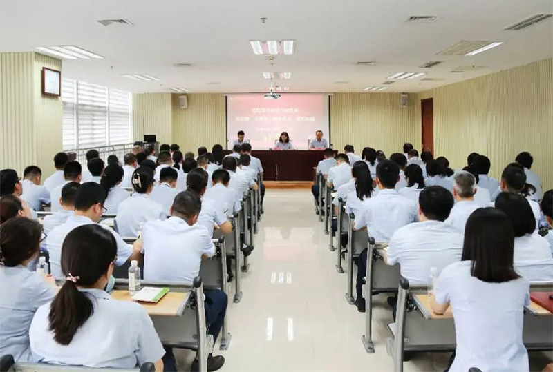 304am永利集团党委书记讲授七一专题党课