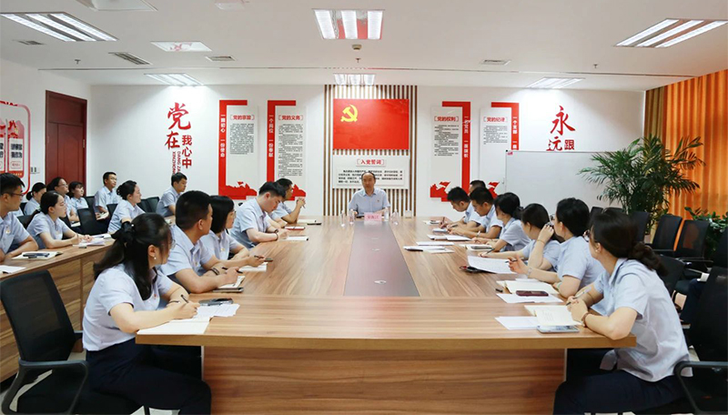 304am永利集团组织深入贯彻中央八项规定精神学习教育专题党课